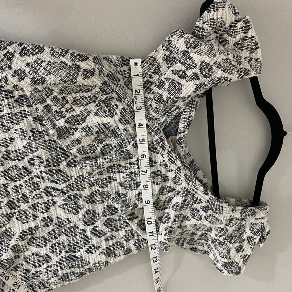 Anthropologie Dolan Savannah Ruffled Blouse Gray White Snow Leopard Print XS - Picture 5 of 9